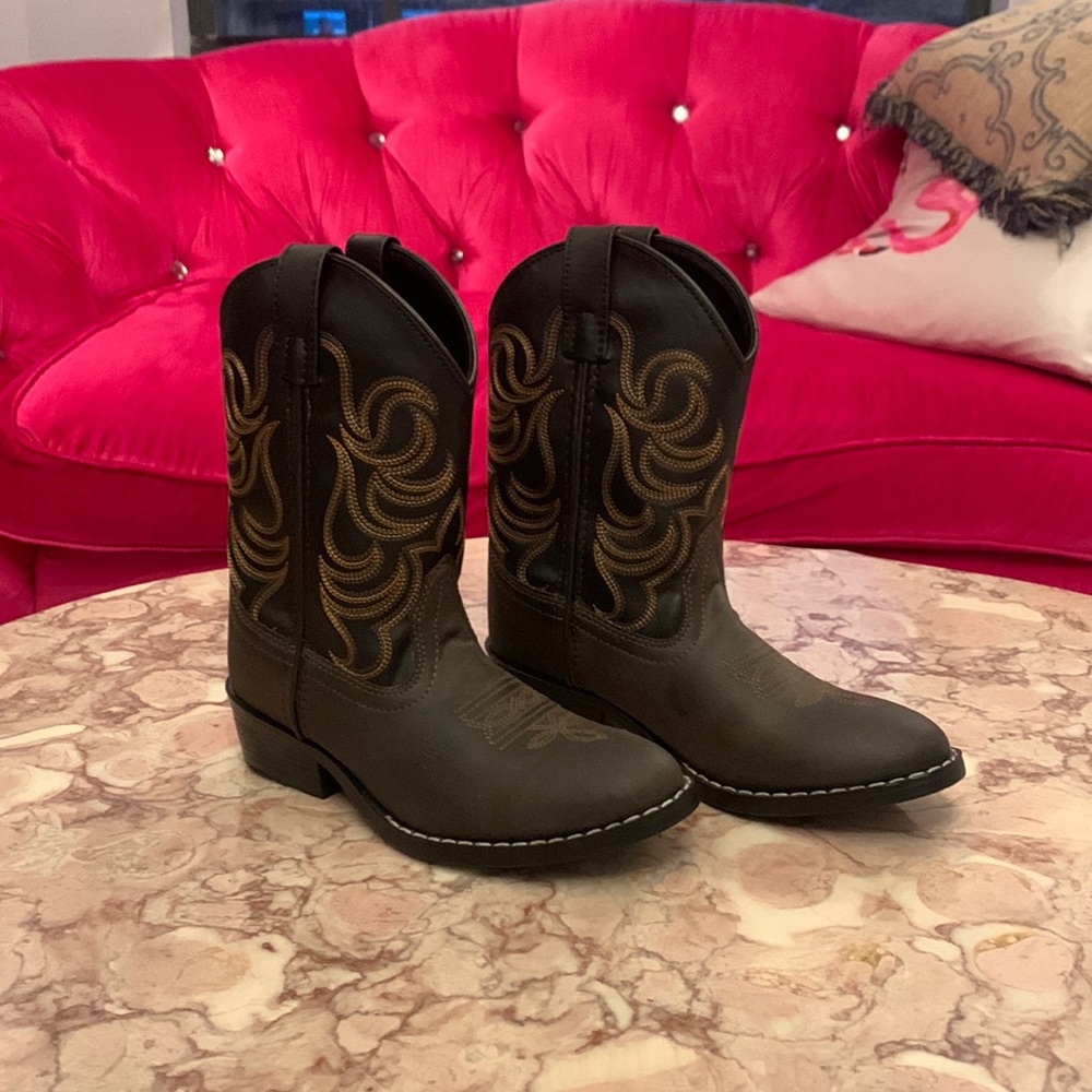 **barely used** Brown man made girls boots